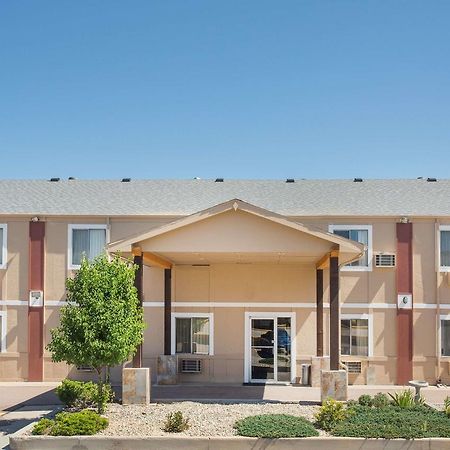 Super 8 By Wyndham Limon Hotel Exterior photo