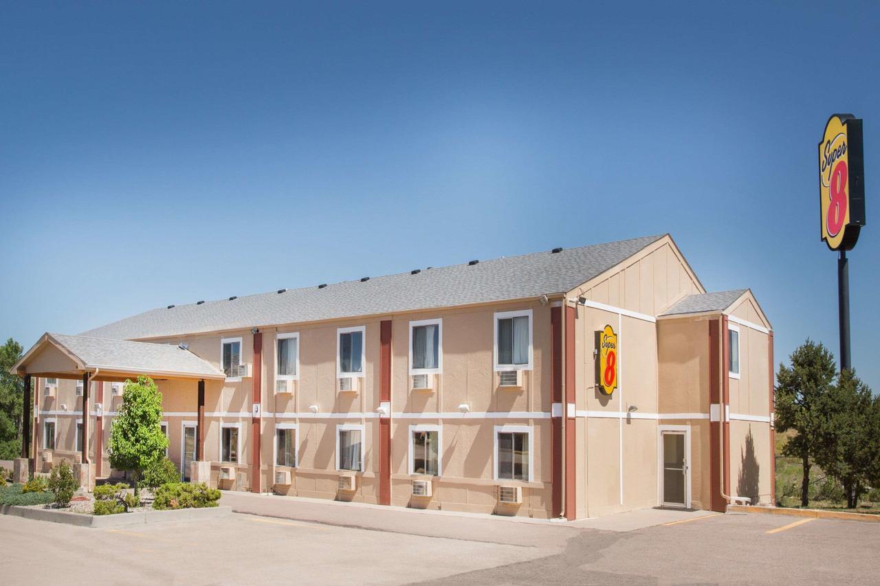 Super 8 By Wyndham Limon Hotel Exterior photo