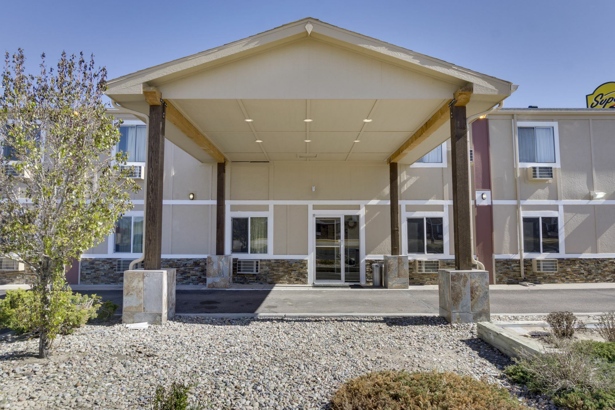 Super 8 By Wyndham Limon Hotel Exterior photo